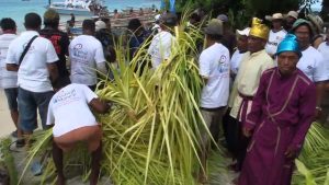 Mane’e Tradisi Kuno Menangkap Ikan Masyarakat Pulau Intata Sulawesi Utara
